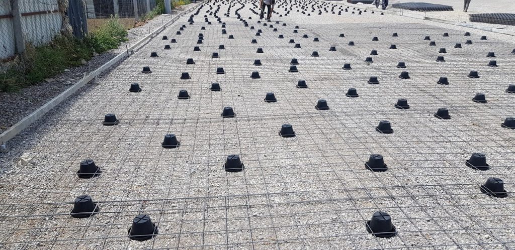 Saha Betonu Plastik Sehpası, Hasır Çelik Desteği